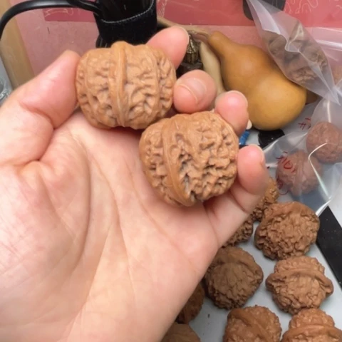 漫***端文玩核桃吊坠元宝