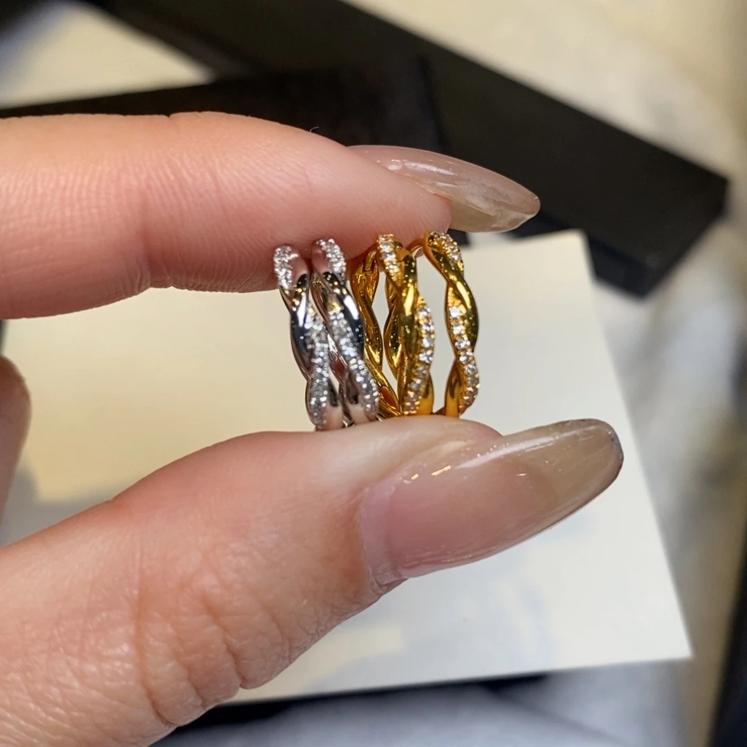 钻石耳饰18K金镶嵌麻花款小O型耳扣 多样性一对发货