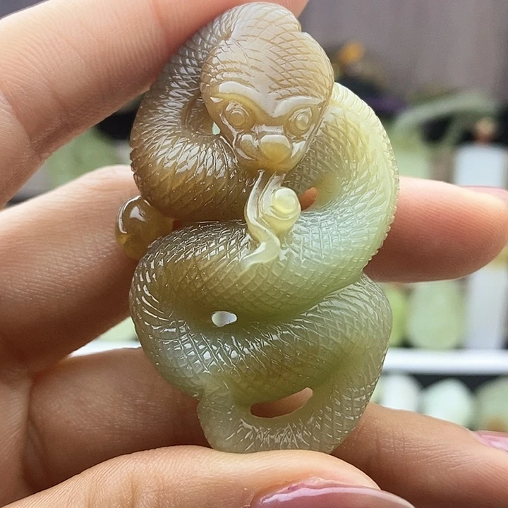 和田玉未镶嵌颈饰且末糖富贵缠身盘盘蛇