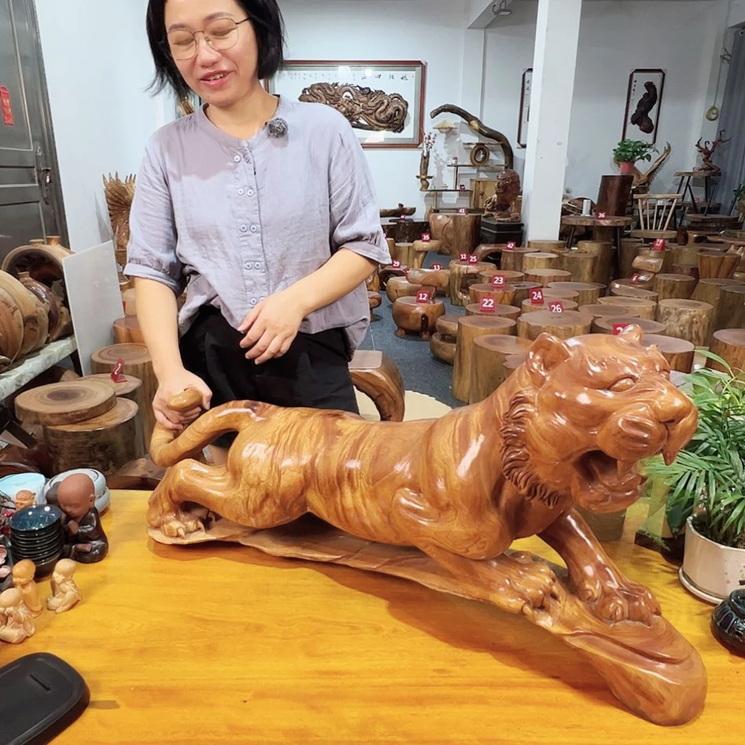 17 号香樟木尺寸：90-22-42cm