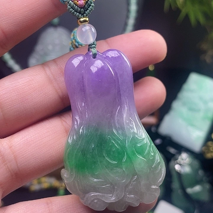 翡翠未镶嵌吊坠(赠链)