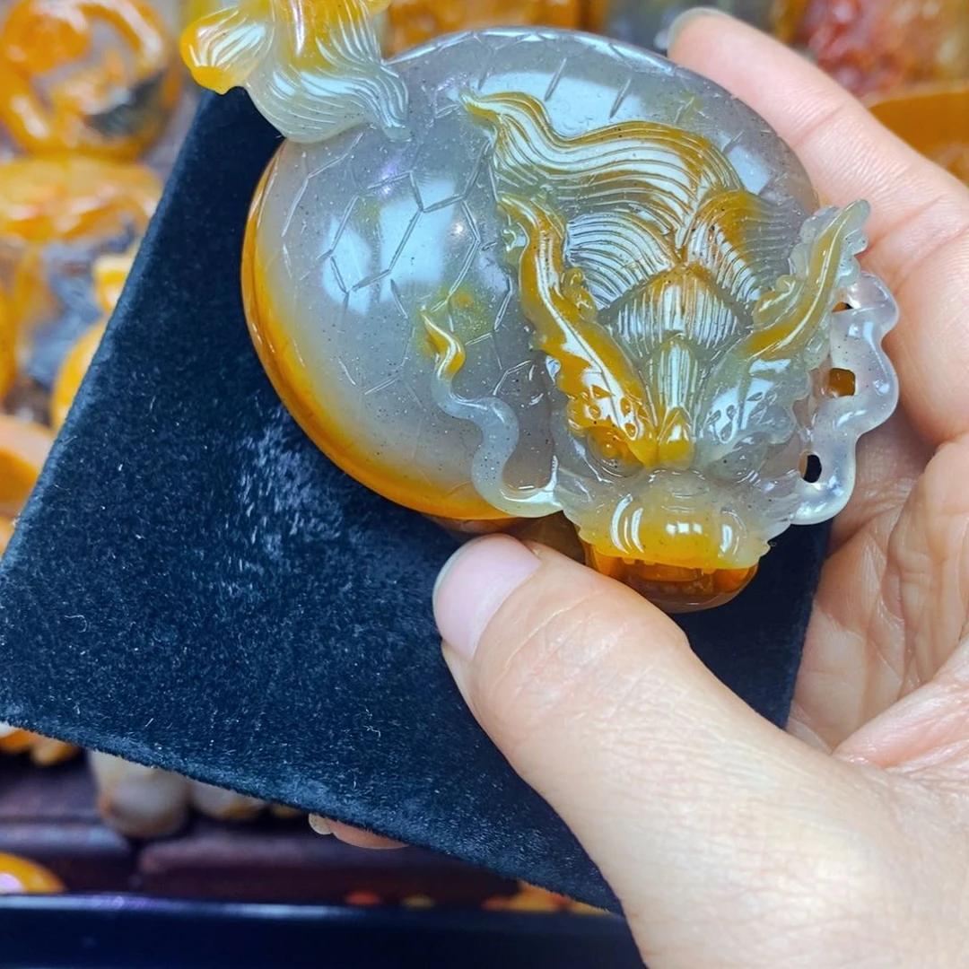 未镶嵌石英质玉（黄龙玉）颈饰