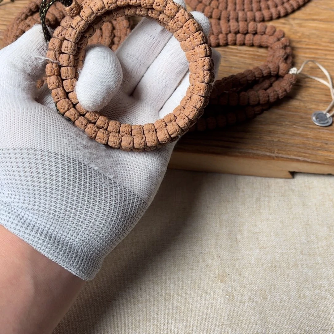 燕***磊吊坠金刚菩提佛手