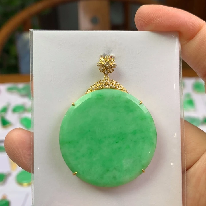 翡翠18K金镶嵌颈饰翡翠翡翠吊坠