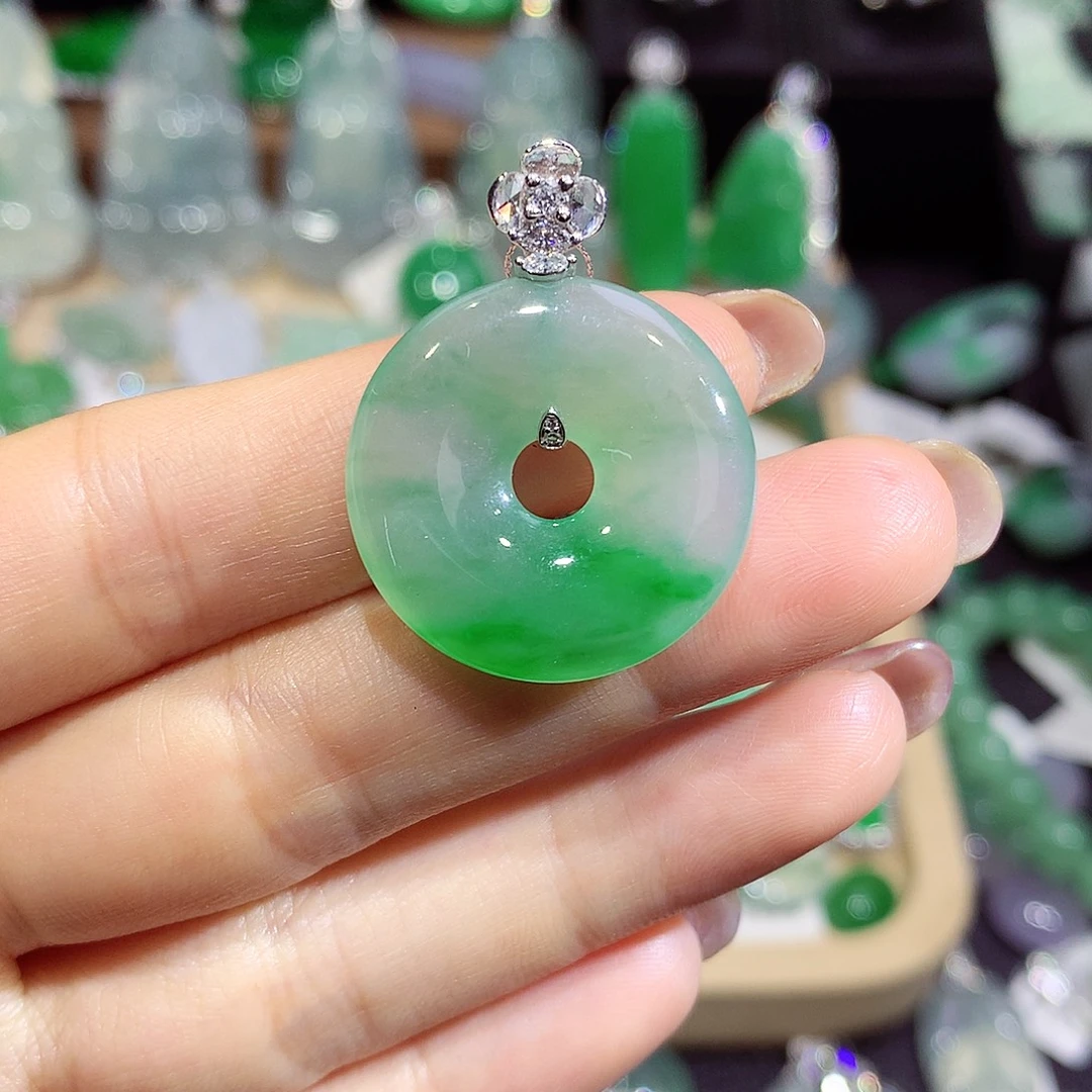 翡翠18K金镶嵌颈饰甜甜圈