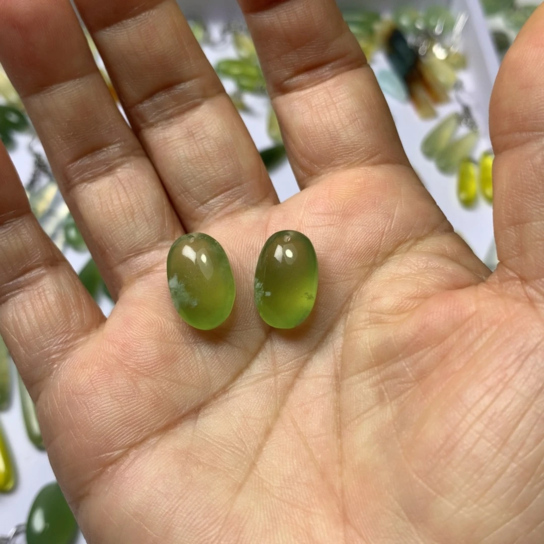 未镶嵌蛇纹石玉耳环