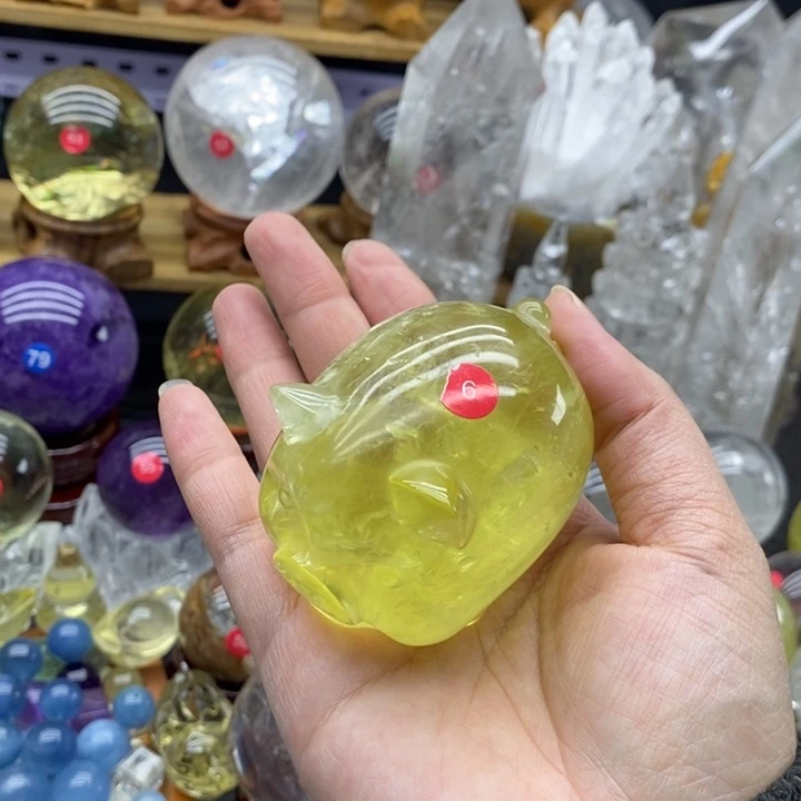 石材天然黄水晶猪摆件