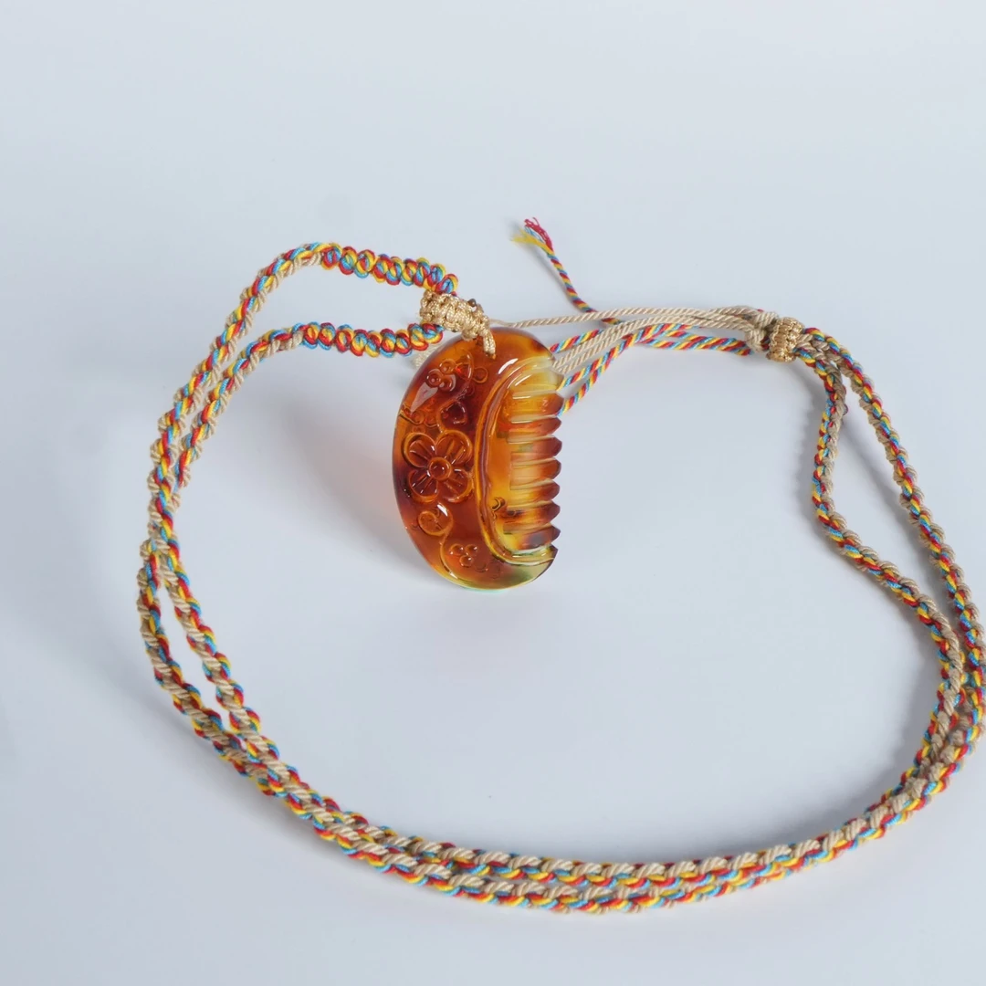 DY-M355蜜蜡皮色雕刻件6.96g