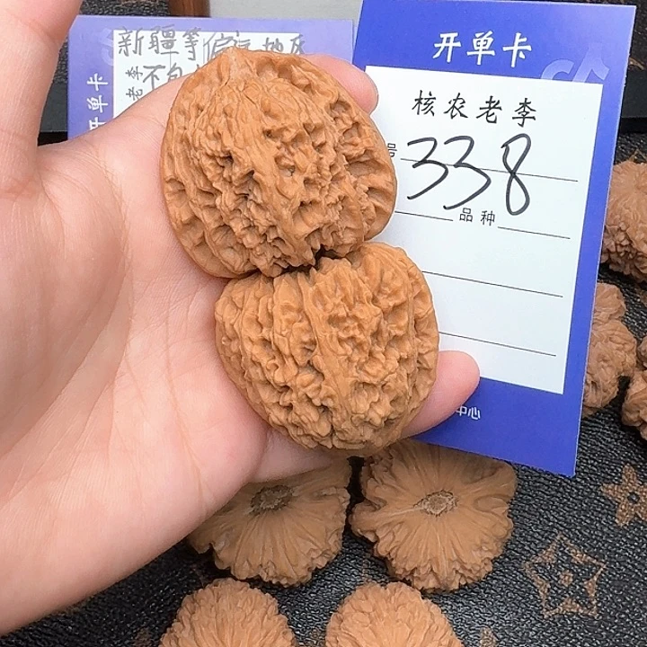 文玩核桃吊坠南疆石42尺全品