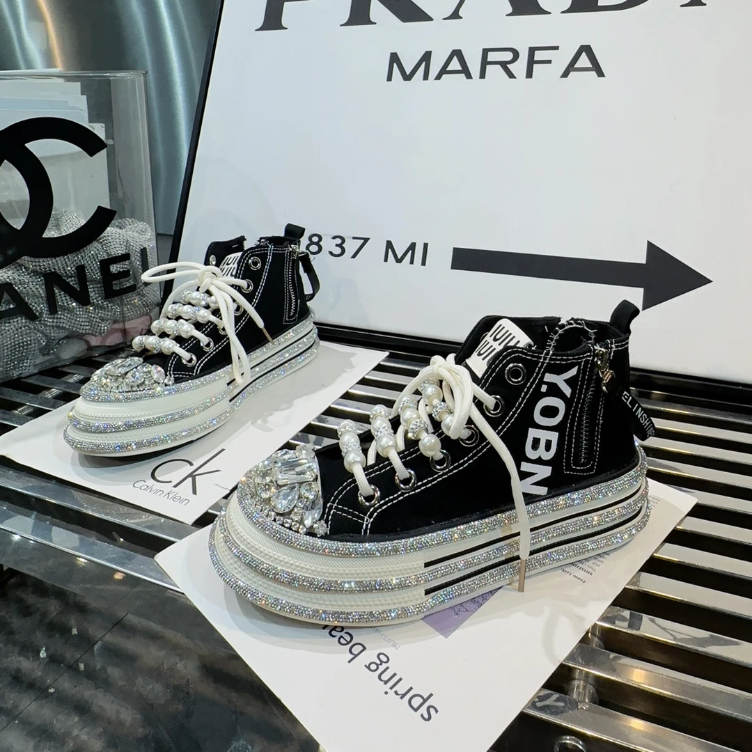 A.M艾墨儿女款早秋款升级中帮手工DIY水钻潮牌休闲板鞋