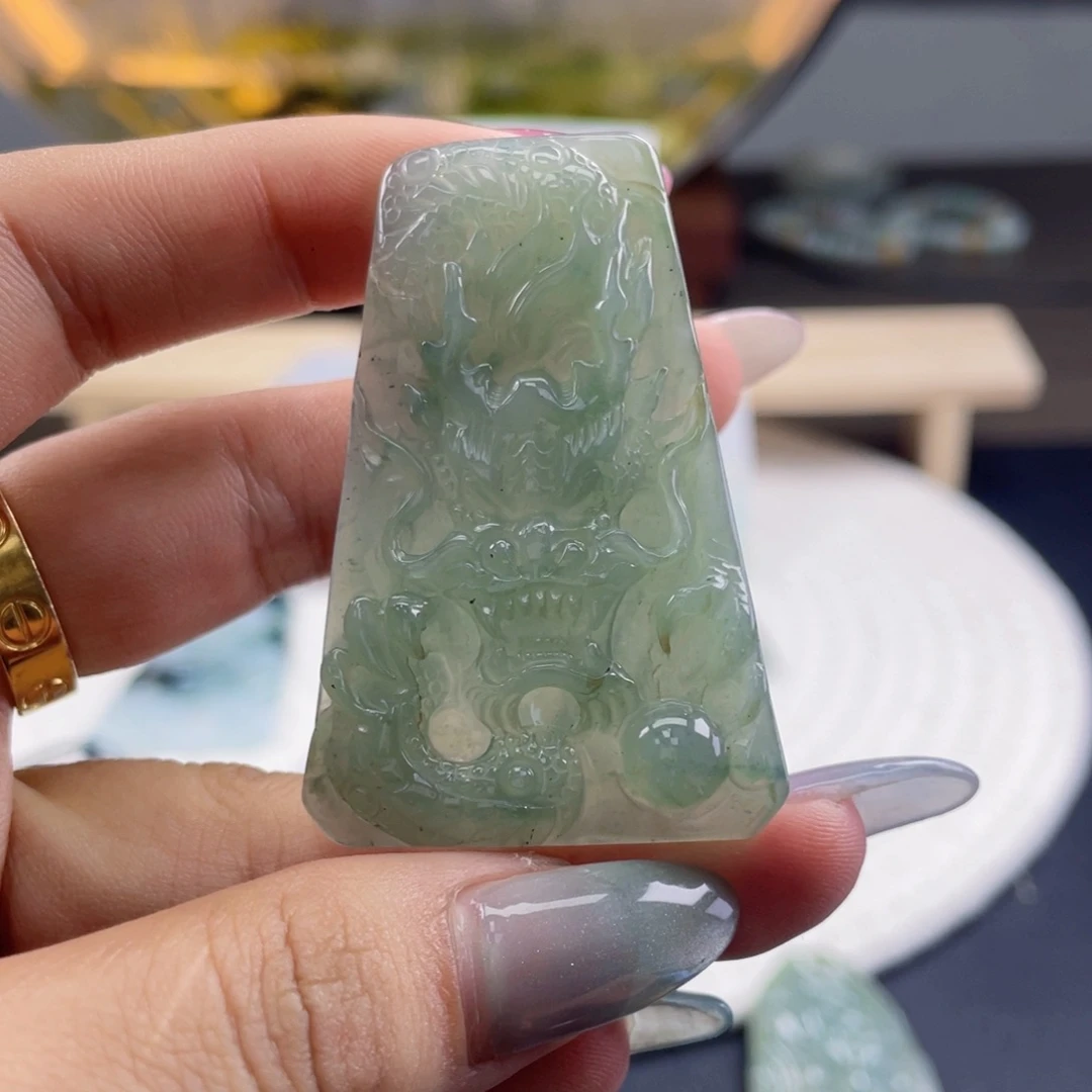 翡翠未镶嵌颈饰天然翡翠龙牌