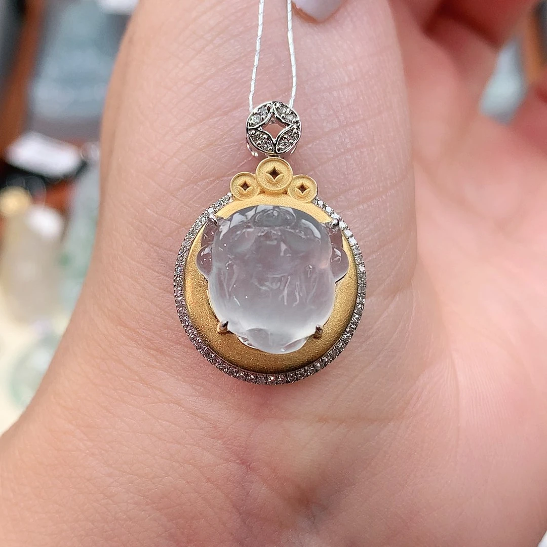 颈饰18K金镶嵌翡翠金蟾