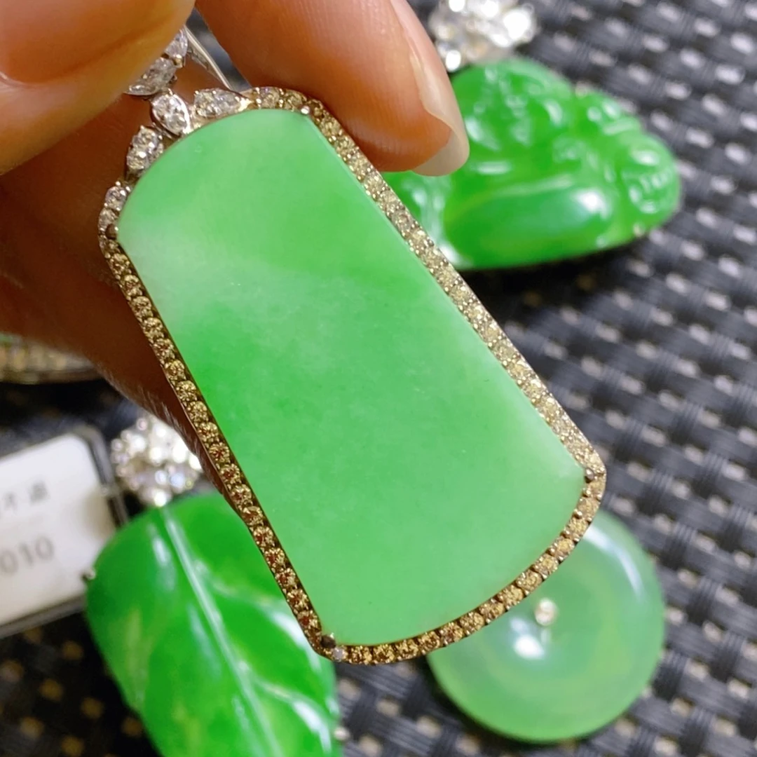 翡翠颈饰银S925镶嵌吊坠