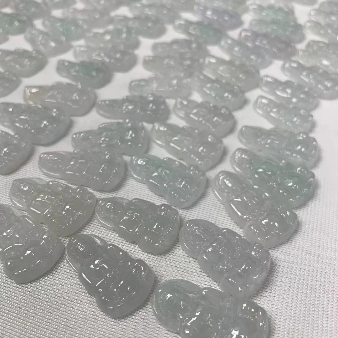 缅甸天然A货翡翠白冰雕刻小小精致小观音时尚玉坠-多样性发其一