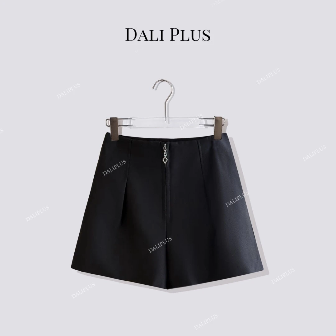 DALI PLUS“怒推小蛮腰”气质百搭短裤-D5SZ8130