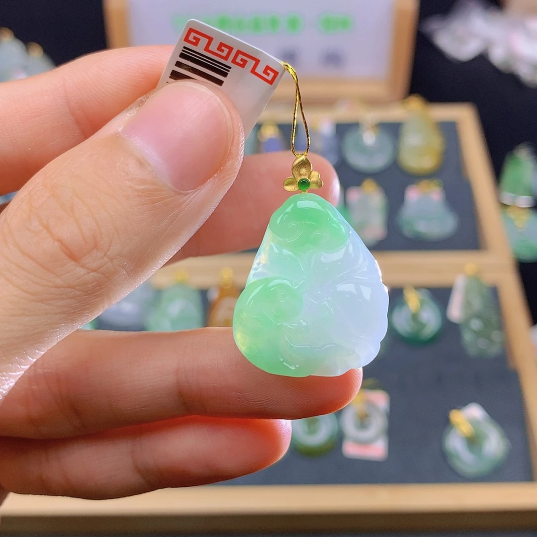 翡翠18K金镶嵌颈饰翡翠