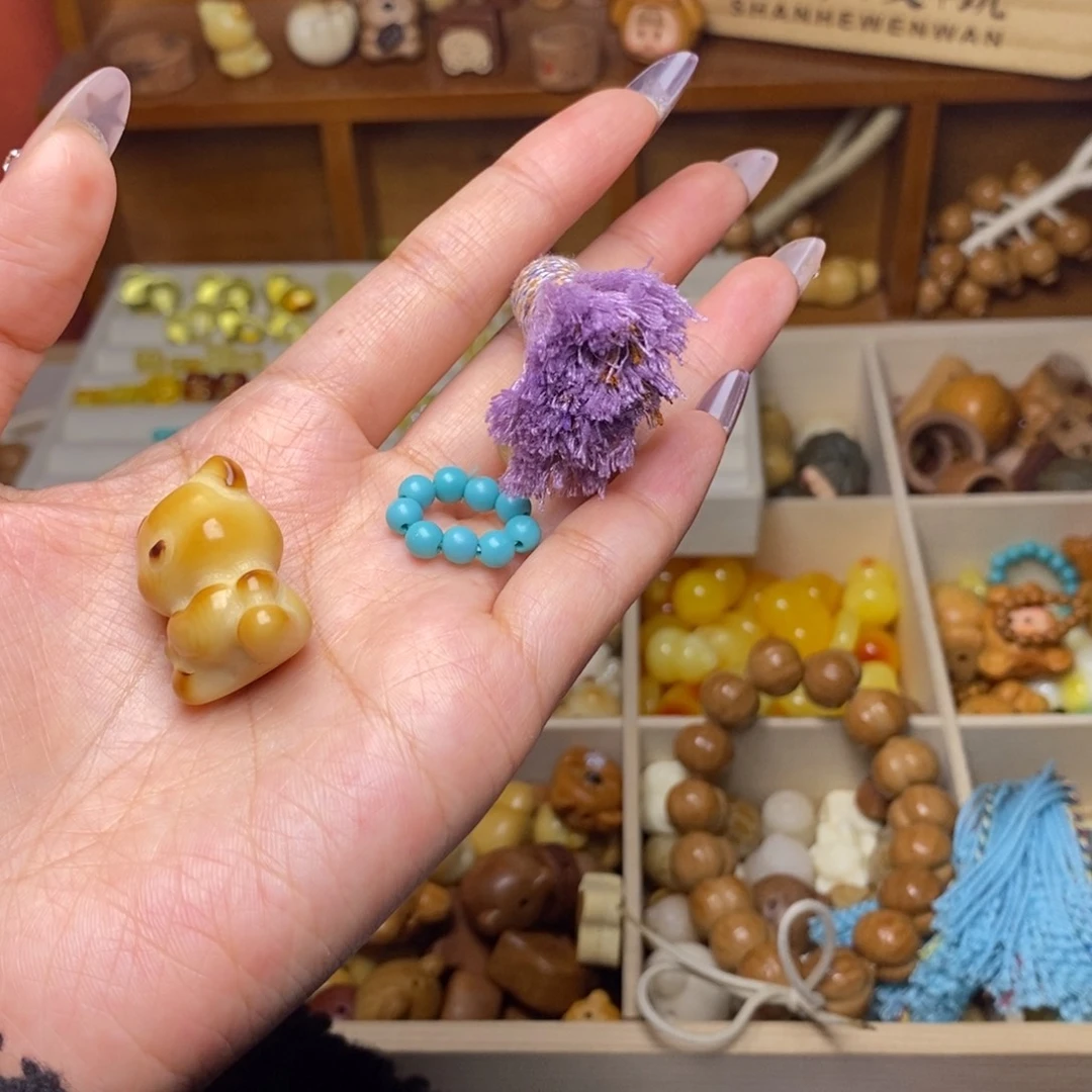 小****吊坠猴头核桃蜜心1.41小熊绿卡小紫流苏