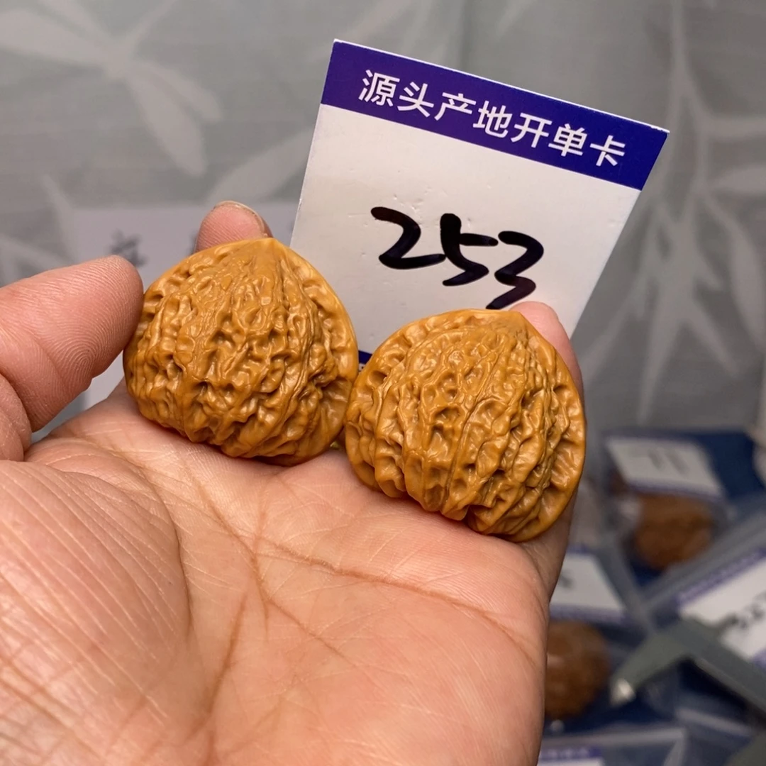 文玩核桃把件34金牛