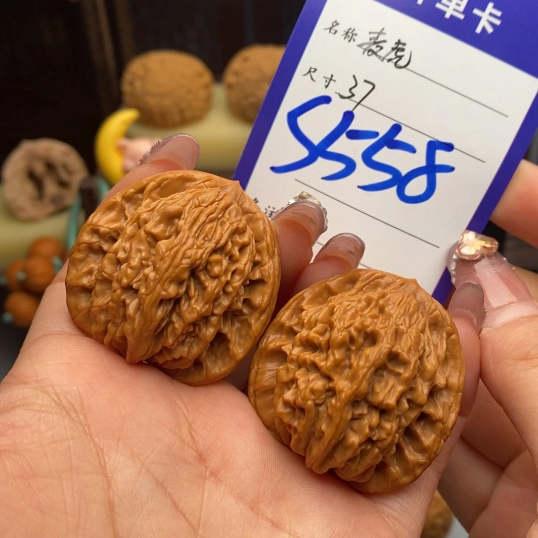 文玩核桃吊坠麦虎