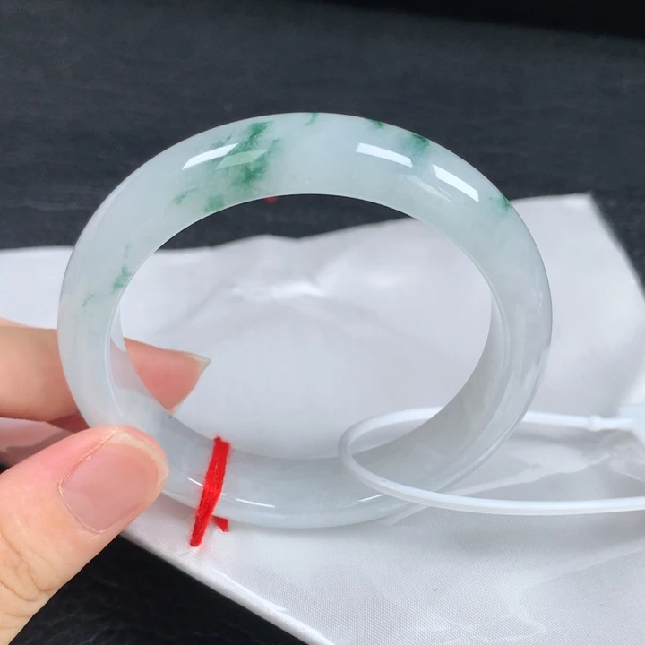 翡翠未镶嵌手镯。。
