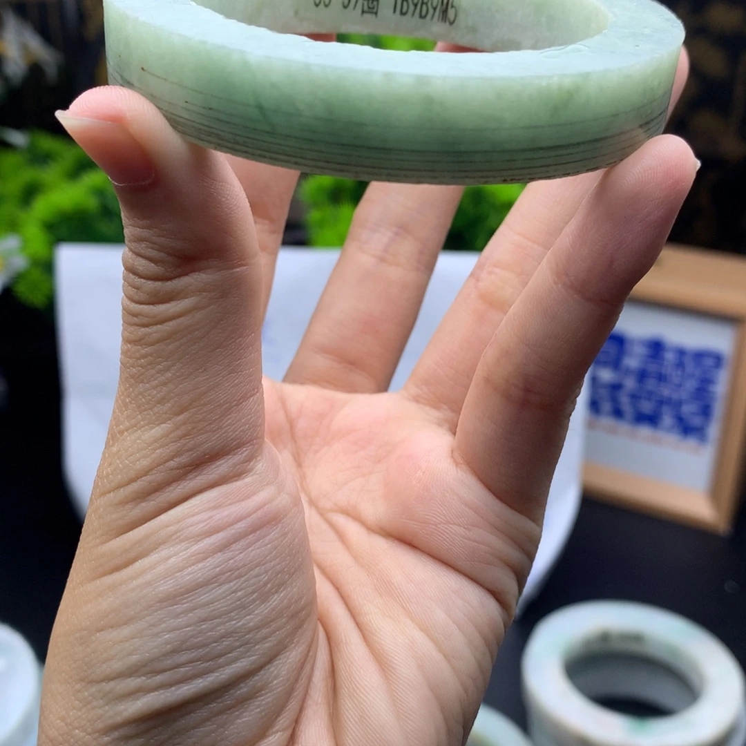 未镶嵌定制翡翠手镯定制翡翠
