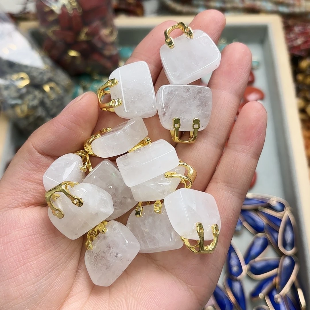 未镶嵌玛瑙/玉髓珠宝半成品白水晶包包一颗