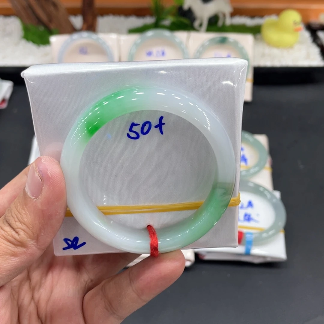 翡翠未镶嵌手镯缅甸翡翠