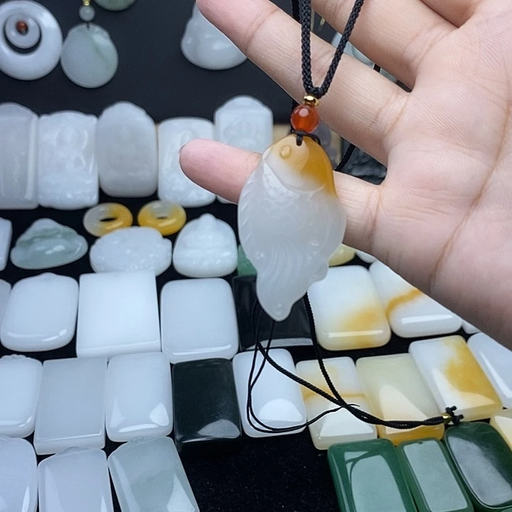 油***饼颈饰未镶嵌石英质玉