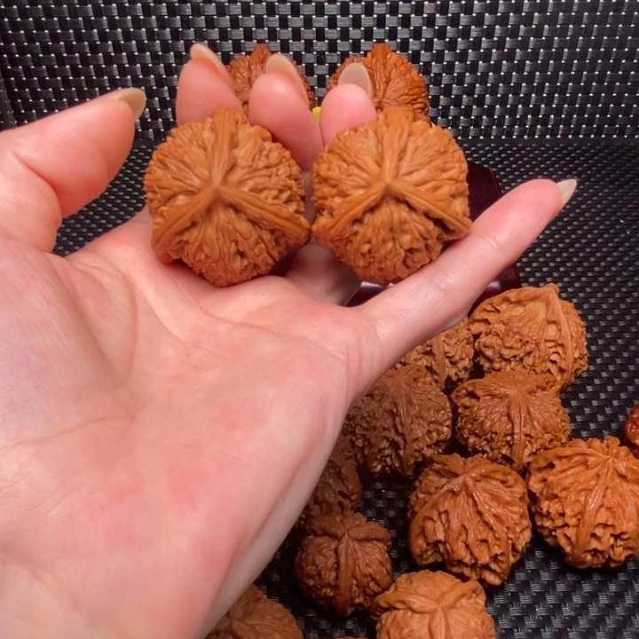 文玩核桃吊坠水龙文奔