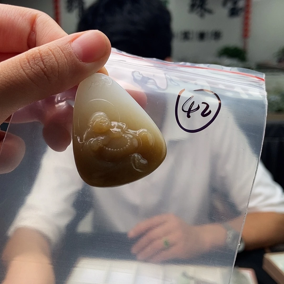 和田玉未镶嵌颈饰颜色多样性发拍一发一
