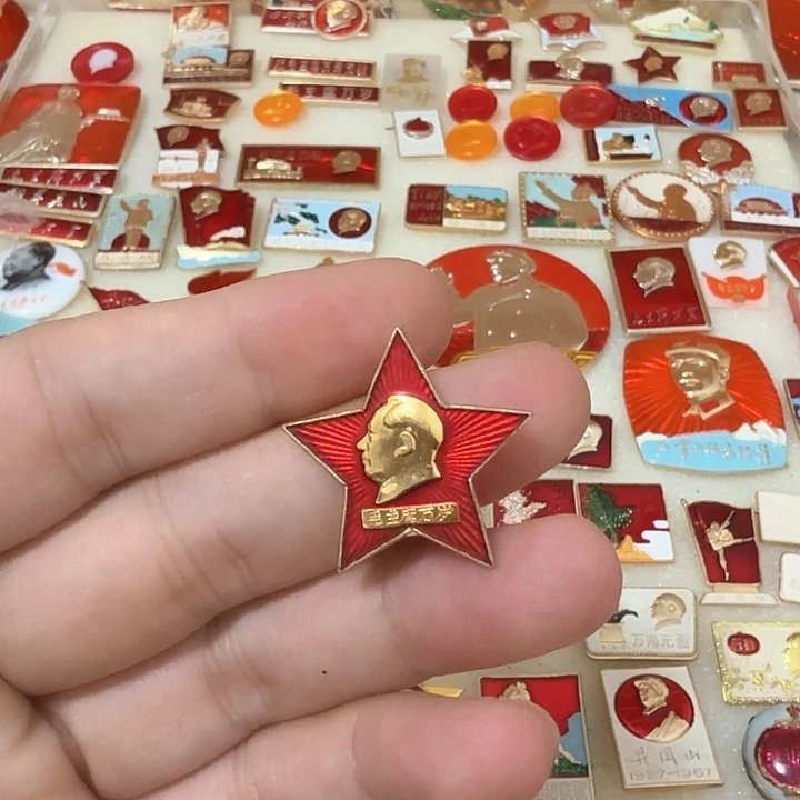 铝湖*人毛爷爷像章