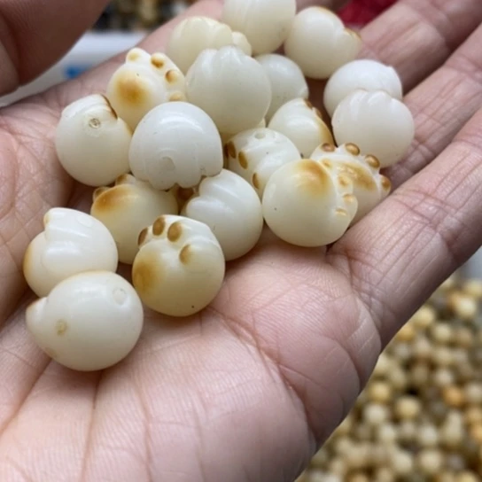 白玉菩提吊坠微瑕12猫爪50