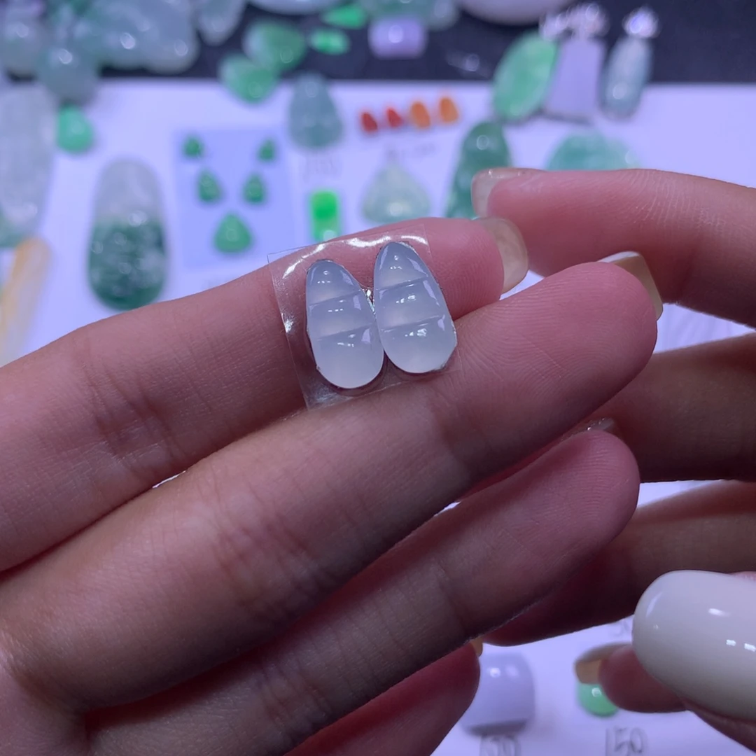 翡翠未镶嵌挂件豆子
