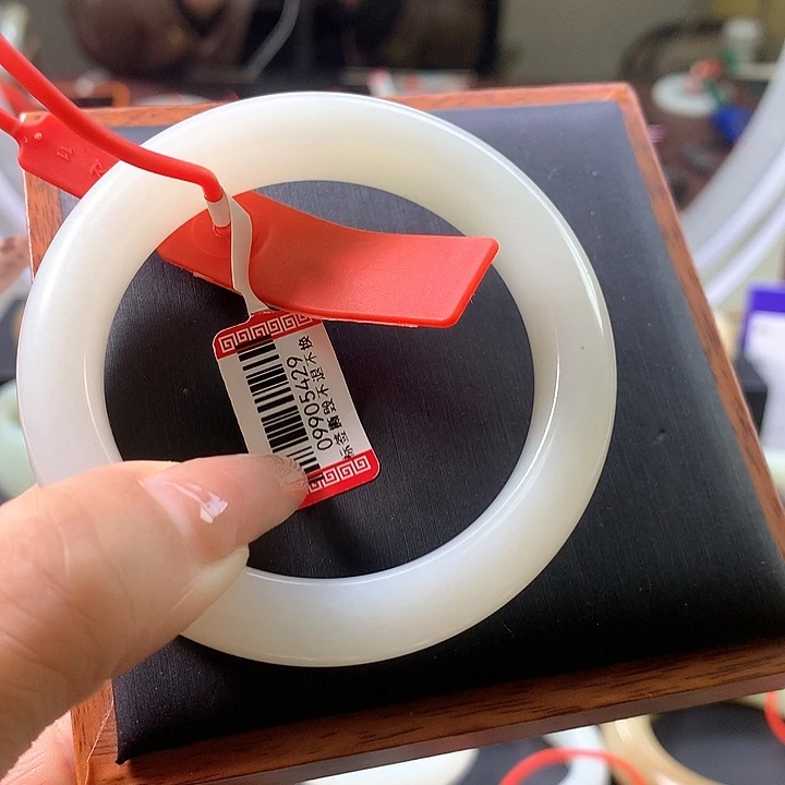 澄***泓和田玉未镶嵌手镯