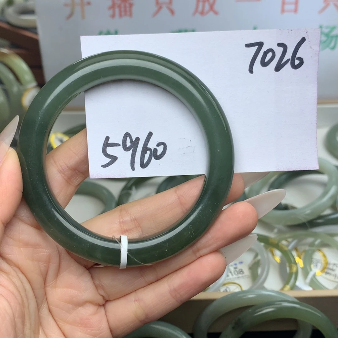 未镶嵌手镯和田玉众***?
