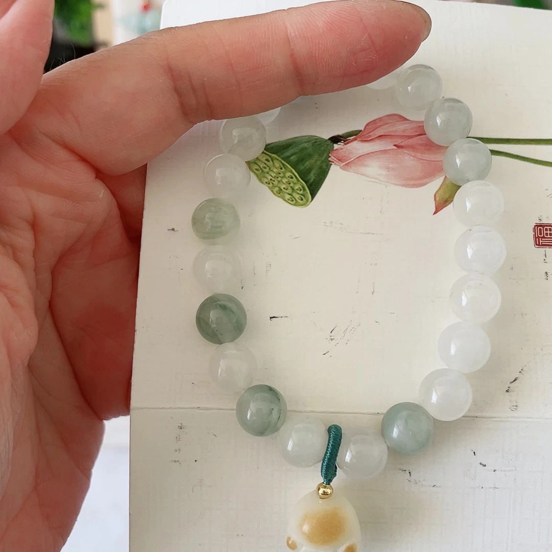 ****鸥石英质玉手镯未镶嵌