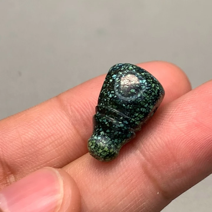 绿松石未镶嵌颈饰