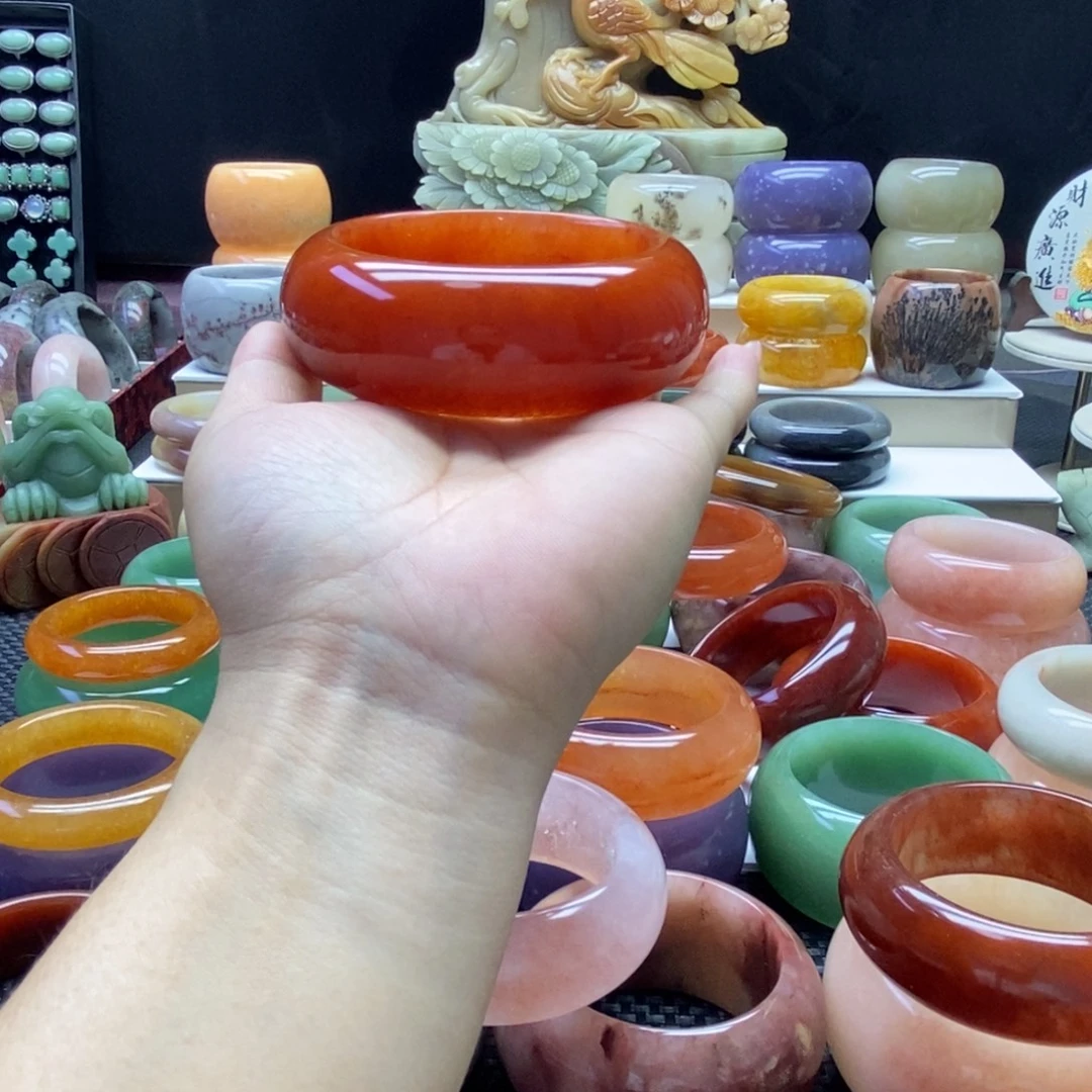 姐***）石英质玉未镶嵌手镯