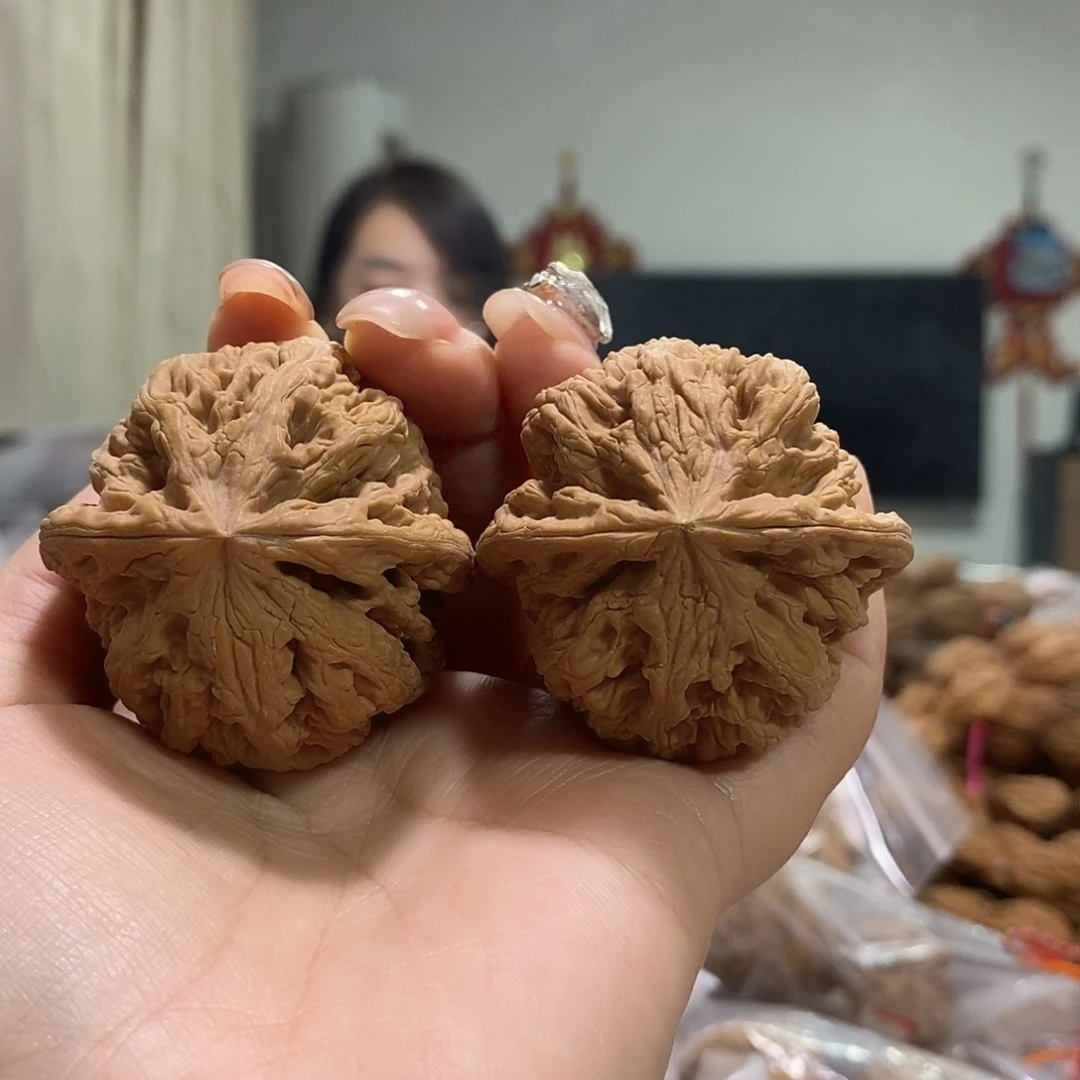 把件文玩核桃?****.45大粗筋有黄尖