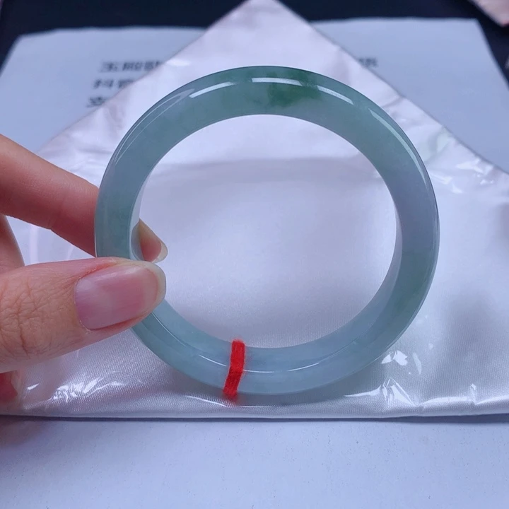 翡翠手镯未镶嵌57圈口