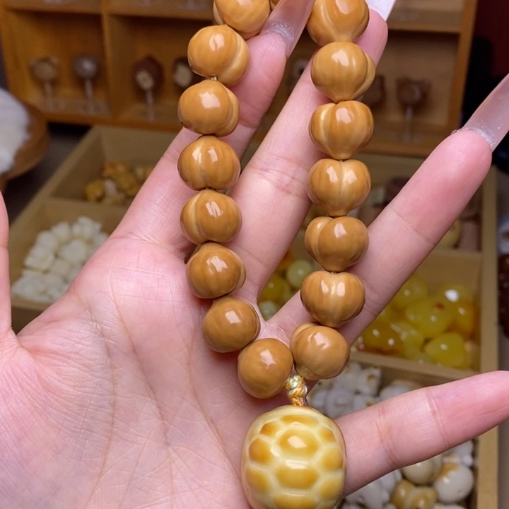 猴头核桃吊坠蜜桃臀手持搭配