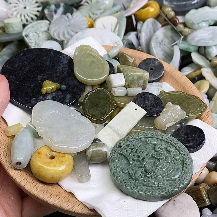 翡翠未镶嵌颈饰天然翡翠51号