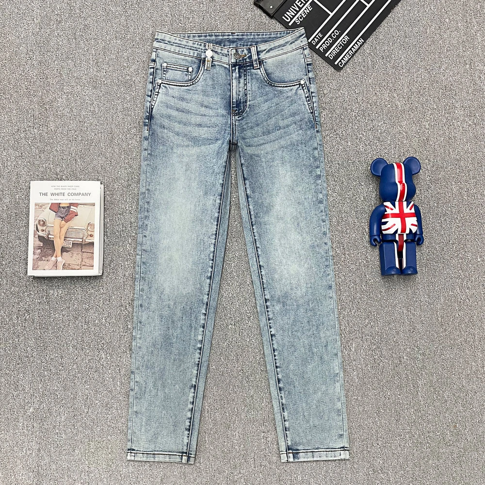 高档时尚2025四季款男士牛仔裤修身小直筒浅蓝色弹力百搭长裤