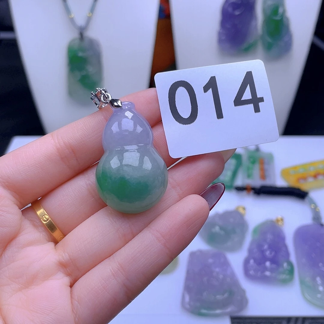 翡翠吊坠(赠链)未镶嵌