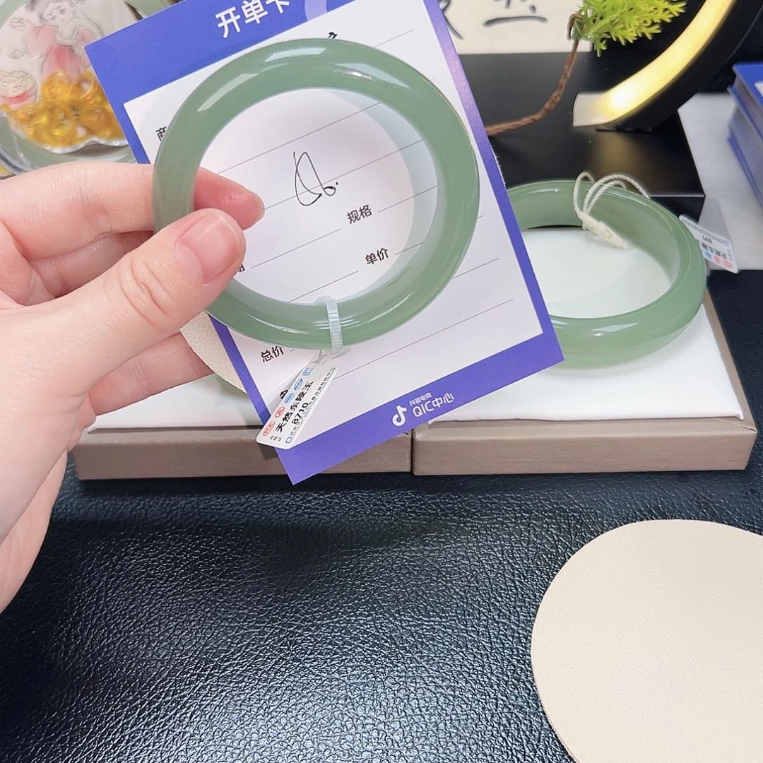 如***境东陵石未镶嵌手镯