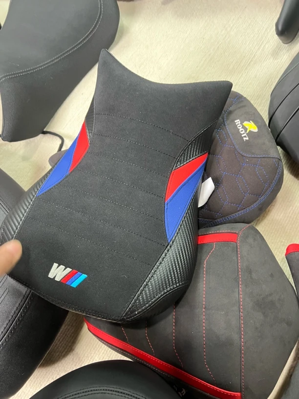 宝马S1000坐垫升级改装降低3.5cm加软自定义皮肤刺绣坐垫需要寄改