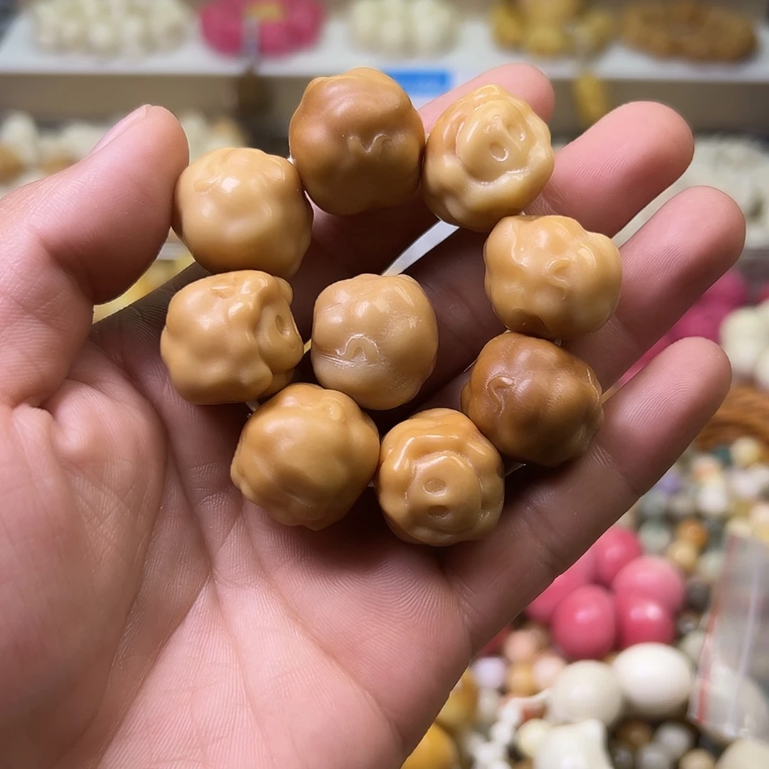 菩提根/象牙果吊坠咖色猫头孔道有裂9颗