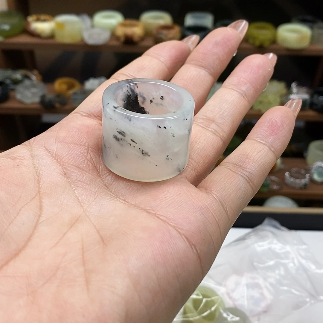 岫玉戒指未镶嵌秋****时