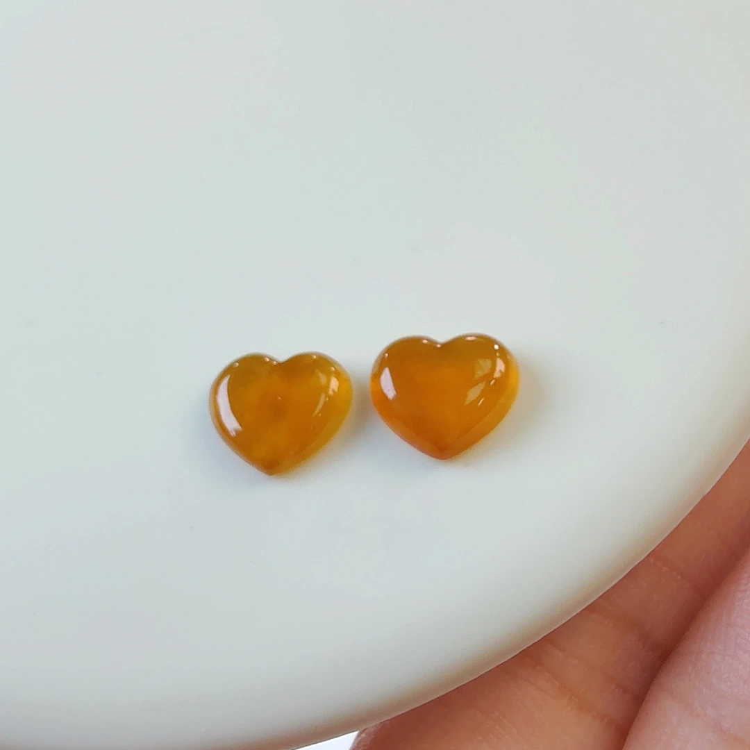 翡翠裸石爱心一对