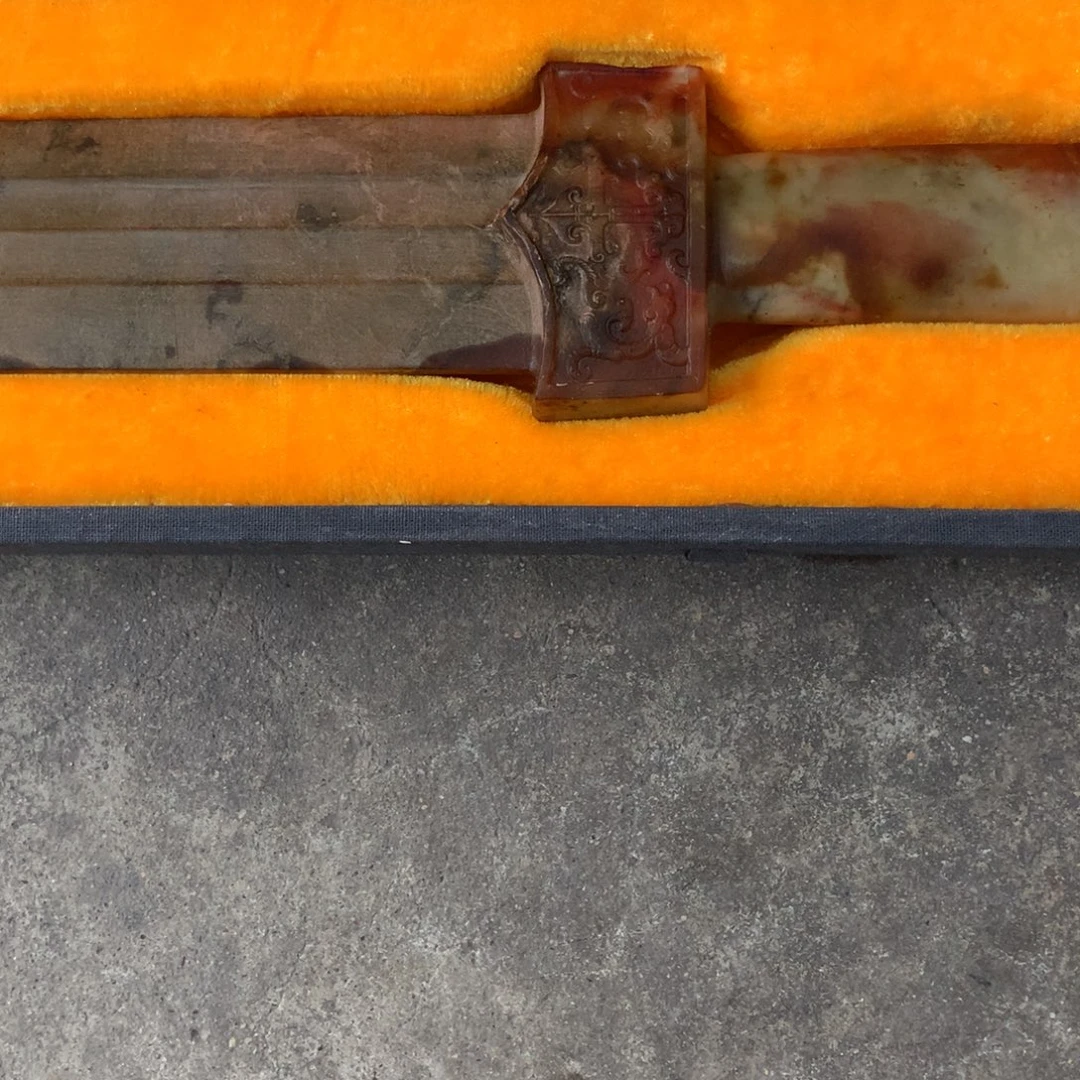 误***尘透闪石质玉未镶嵌挂件